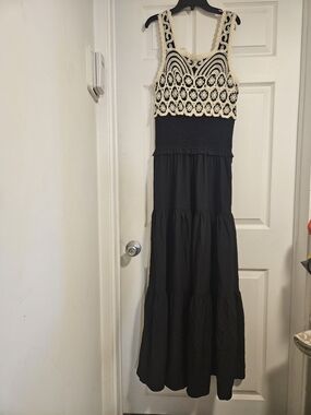 entro Black Maxi Dress with Cream Crochet Bodice